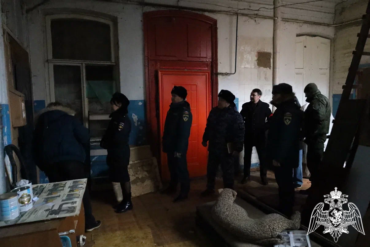 Росгвардейцы продолжают участвовать в рейдах по профилактике пожарной безопасности в Астрахани 