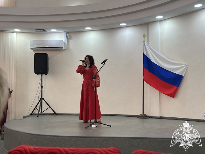 В преддверии 8 марта росгвардейцы поздравили женщин-сослуживцев в Астрахани