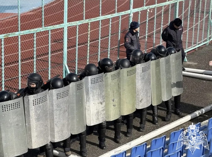 Росгвардейцы приняли участие в тактико-специальной тренировке накануне футбольного сезона в Астрахани 