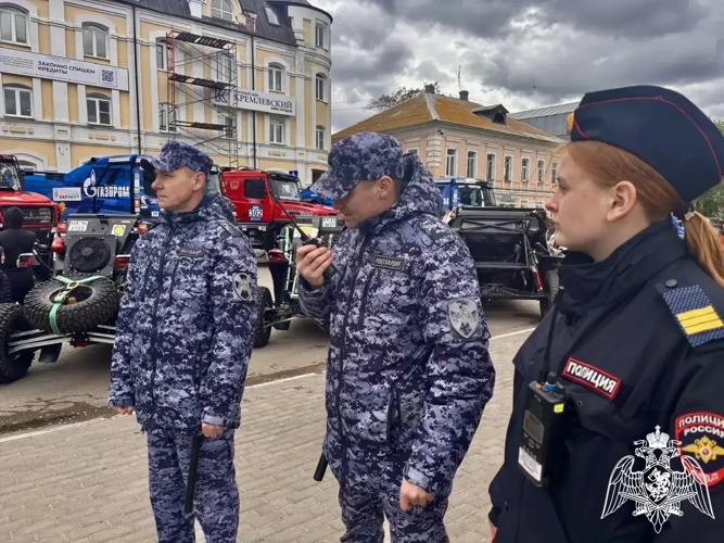 Росгвардейцы во взаимодействии с силовыми ведомствами обеспечили безопасность  торжественного старта ралли-рейда «Золото Кагана — 2026»
