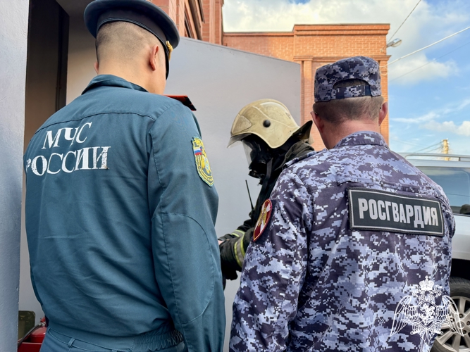 Росгвардия и МЧС провели пожарно-тактическую тренировку в Астрахани 