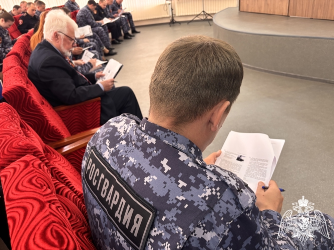 В Астрахани сотрудники и военнослужащие Росгвардии приняли участие в международной акции «Диктант Победы»