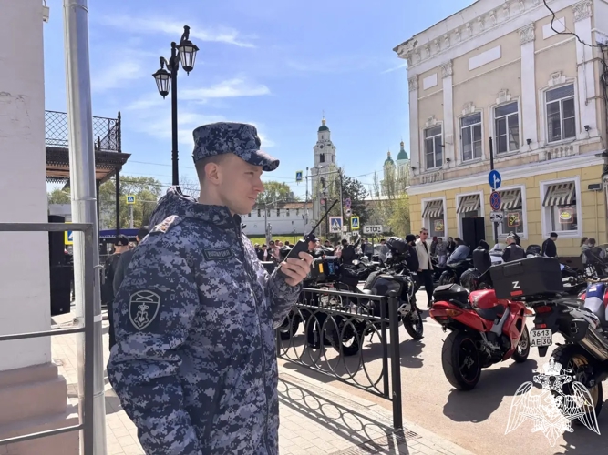 Росгвардейцы во взаимодействии с силовыми ведомствами обеспечили безопасность весенних праздников в Астрахани