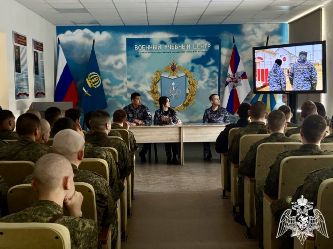 В рамках профориентационной встречи росгвардейцы рассказали курсантам военного учебного центра о преимуществах службы в ведомстве
