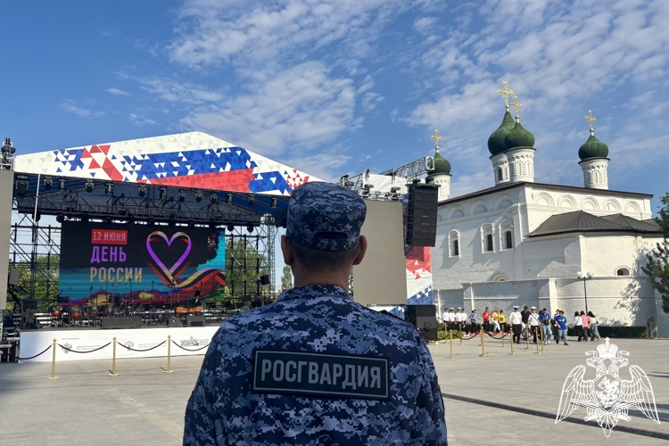 В Астрахани Росгвардия приняла участие в торжественном мероприятии ко Дню России