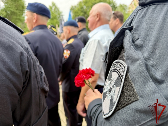 Росгвардейцы отдали дань памяти ветеранам боевых действий в Астрахани