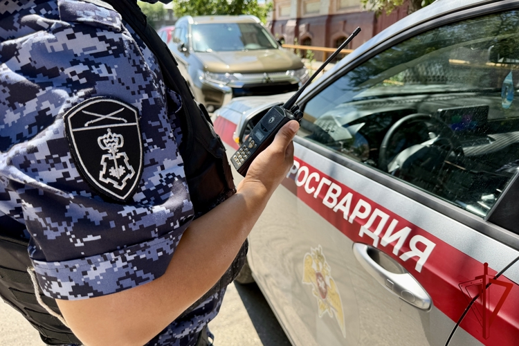Сотрудники вневедомственной охраны Росгвардии задержали астраханку, подозреваемую в краже косметики