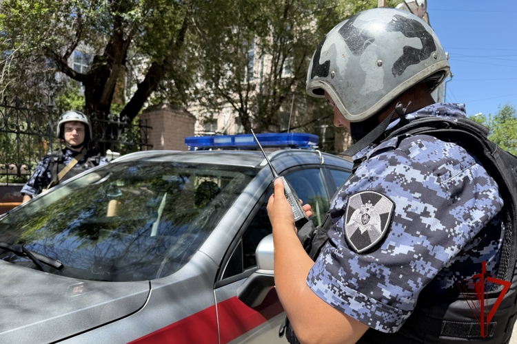 Патруль вневедомственной охраны Росгвардии задержал нетрезвого нарушителя общественного порядка в Камызяке