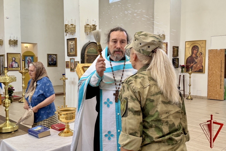 Военнослужащие астраханского батальона Росгвардии почтили память святого равноапостольного князя Владимира