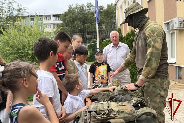 Росгвардия подарила детям, находящимся в трудной жизненной ситуации, незабываемые каникулы в Астрахани