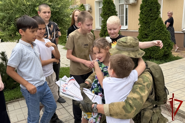 Росгвардия подарила детям, находящимся в трудной жизненной ситуации, незабываемые каникулы в Астрахани