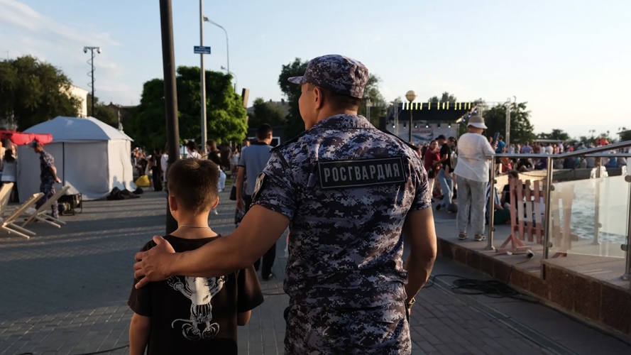 Росгвардеец вернул родным потерявшегося ребенка в Астрахани