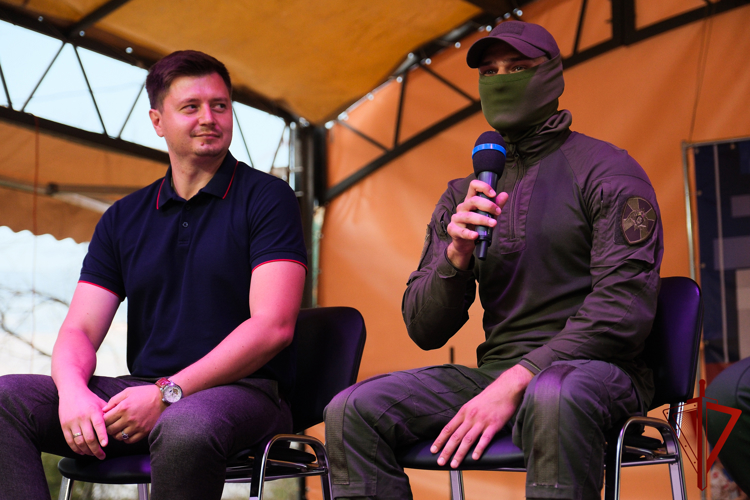 Офицер СОБР «Каспий» выступил на окружном юнармейском форуме в Астрахани