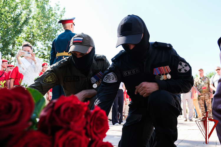 МУРАЛ ПАМЯТИ ВОЕННОСЛУЖАЩЕГО РОСГВАРДИИ ОТКРЫЛИ В АСТРАХАНИ