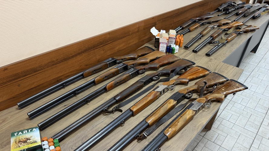 Росгвардейцы передали 30 единиц гражданского оружия в зону СВО из Астраханской области