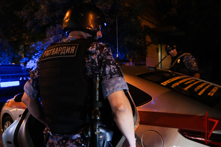 Группа задержания Росгвардии в Астрахани пресекла попытку проникновения в дошкольное учреждение