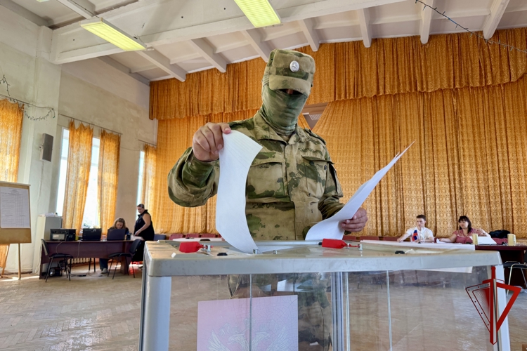 В Астрахани военнослужащие Росгвардии — участники СВО активно отдают голоса за будущее страны
