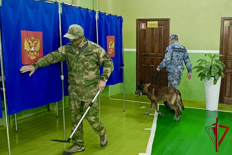 Росгвардия приняла участие в обеспечении безопасности Единого дня голосования в Астраханской области