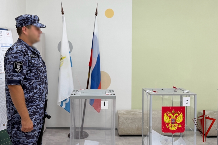 Росгвардия приняла участие в обеспечении безопасности Единого дня голосования в Астраханской области