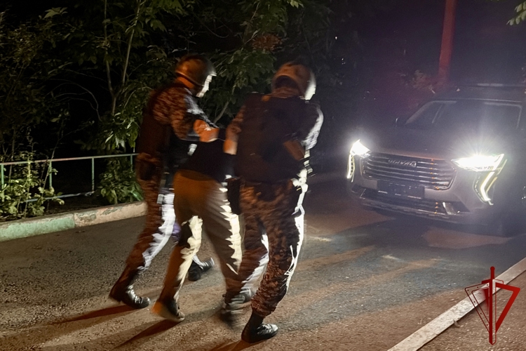 Вневедомственная охрана Росгвардии задержала в Астрахани мужчину, разбившего стеклопакет в больнице