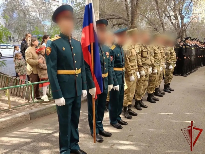 В АСТРАХАНИ РОСГВАРДЕЙЦЫ ПОЗДРАВИЛИ ВЕТЕРАНА ВЕЛИКОЙ ОТЕЧЕСТВЕННОЙ ВОЙНЫ СО 101-ЛЕТИЕМ