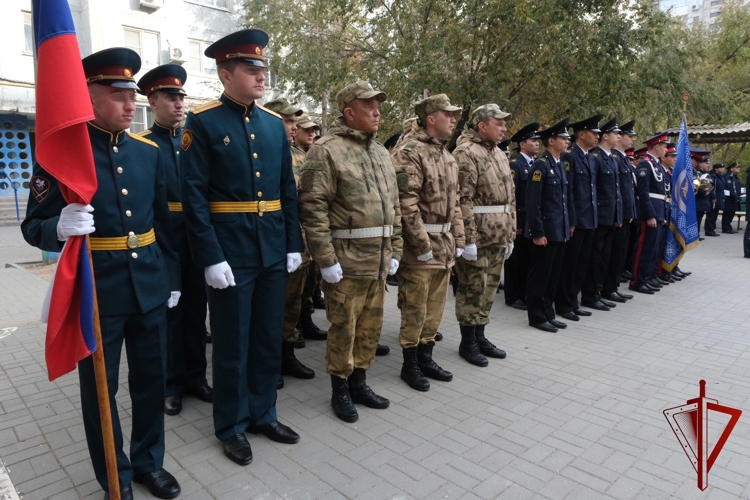 Росгвардейцы в Астрахани поздравили с юбилеем участника подавления венгерского восстания