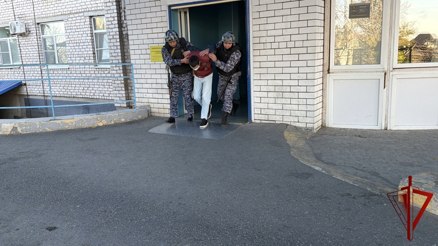 Росгвардейцы и медицинские работники провели совместную тренировку в Астраханской области